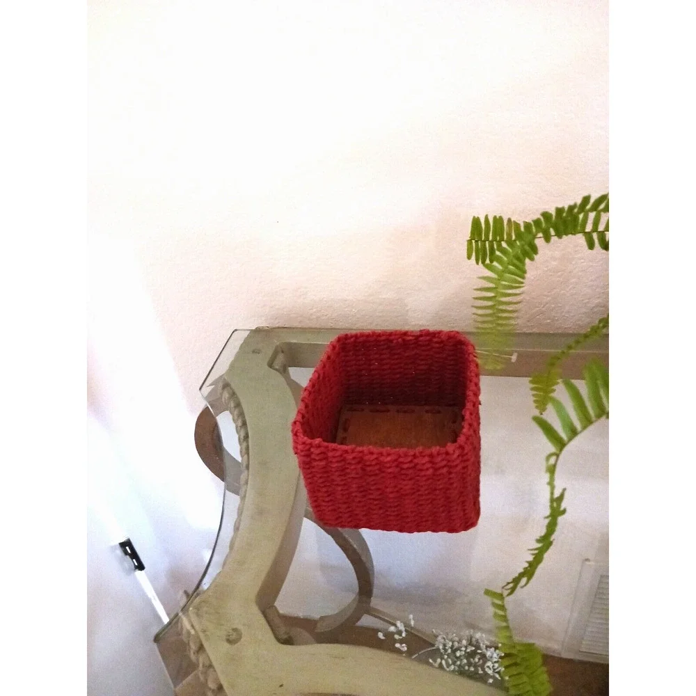 RED Basket WEAVED Square 6